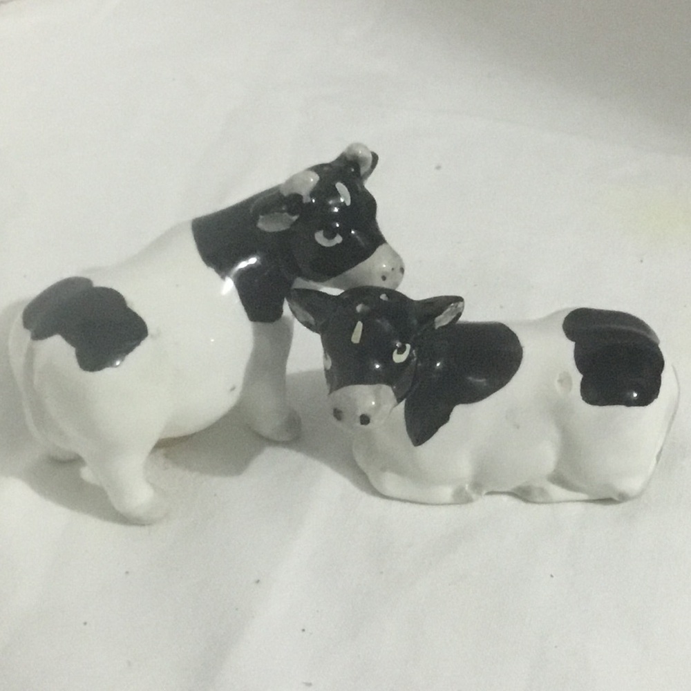Vintage Melpa ceramic Black and White salt and pepper shakers- made in Japan